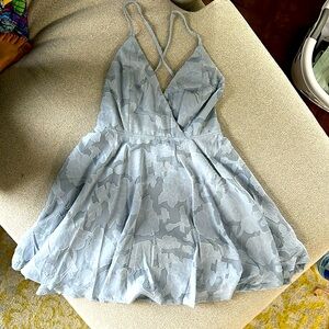 NWT Lulu’s Light Blue Floral Open Back Dress Sz Medium